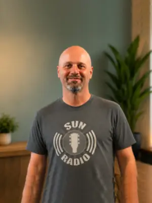 Head shot of Tim Sta
